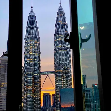 Klcc Legasi Direct View With A Superking Bed At A 3-Bedroom Premium Unit